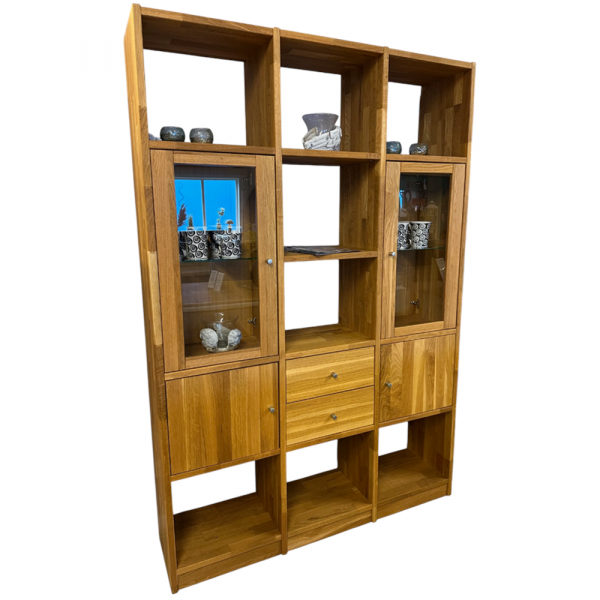 Regalwand aus massiver Wildeiche