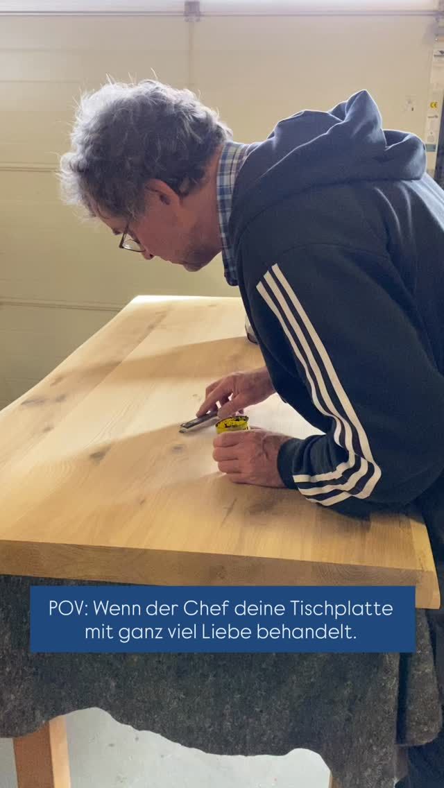 Wenn Leidenschaft auf Handwerk trifft 💥🖌️
Jede Tischplatte ist bei uns mehr als nur ein Möbelstück – sie wird mit viel Mühe und Liebe behandelt ❤️‍🔥
Unsere Tische sind damit echte handgemachte Unikate ✨🪵

#kogismöbelhaus #möbelnordfriesland #nordfriesland #handmade #handgemachtmitliebe #unikatmöbel #holzliebe