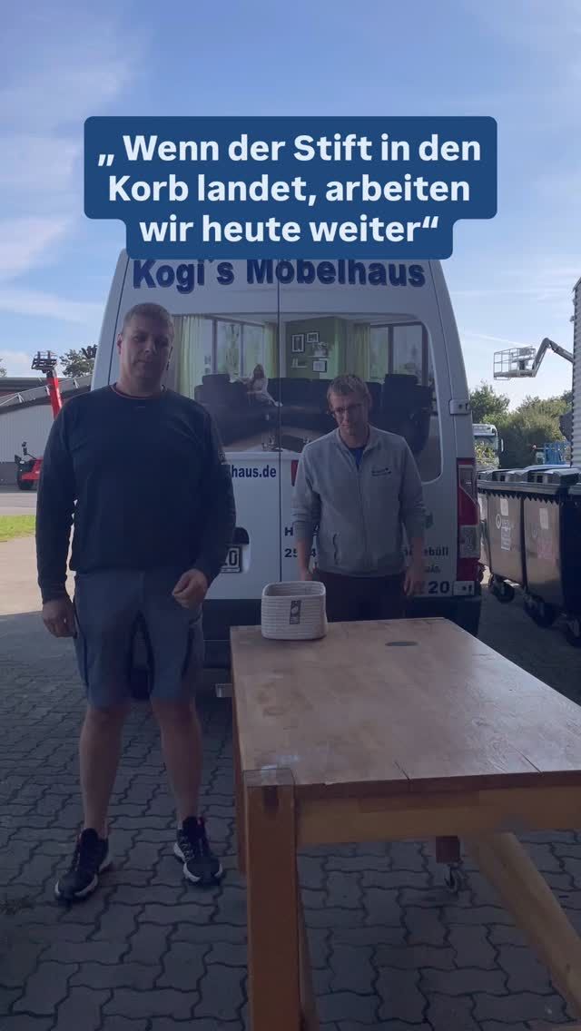 Tja… der Korb hatte wohl Feierabend. 🤷🏼‍♀️ Wir wünschen euch ein entspanntes Wochenende. ☀️🍂 #kogismöbelhaus #kogisteam #nordfriesland #langenhorn #lebenimnorden #humorreels #funnyreel #reeloftheday #schöneswochenende #freitag #monteure #monteurebeiderarbeit